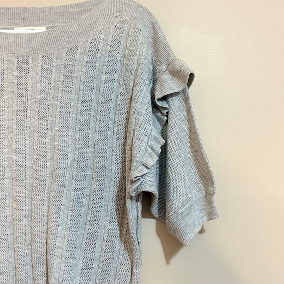 $9🎅🏼 RW&CO Lightweight Grey Knit Ruffled Drop Shoulder Short Sleeve Sweater - Picture 4 of 15